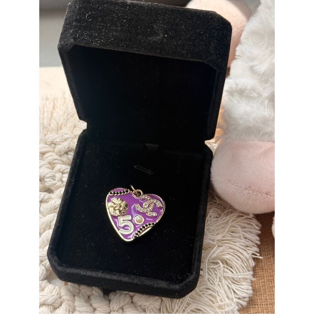 💎Charm ONLY logo heart CHANEL Upcycled